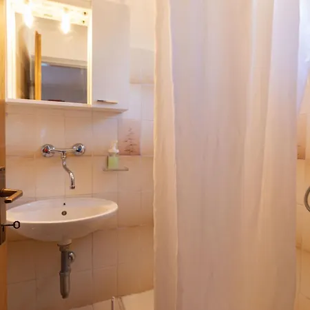 Tinka, No 9 Starigrad Paklenica