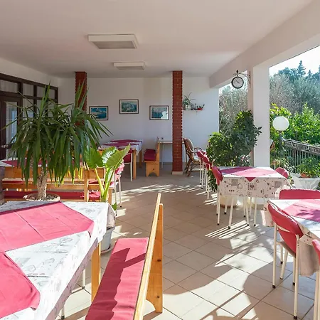 Guest house Tinka, No 9 Starigrad Paklenica