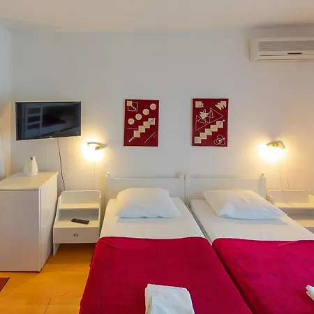 Tinka, No 9 Apartment
